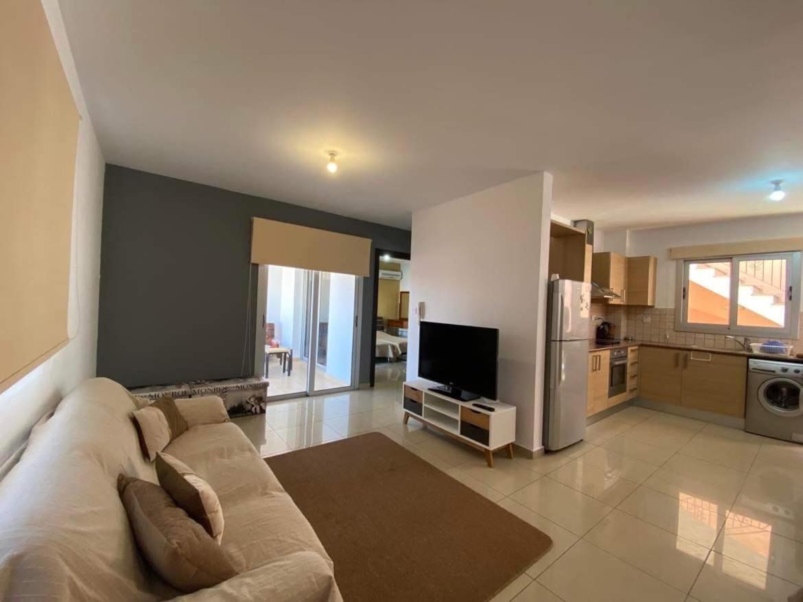 Andris Apartment Paralimni Exterior photo